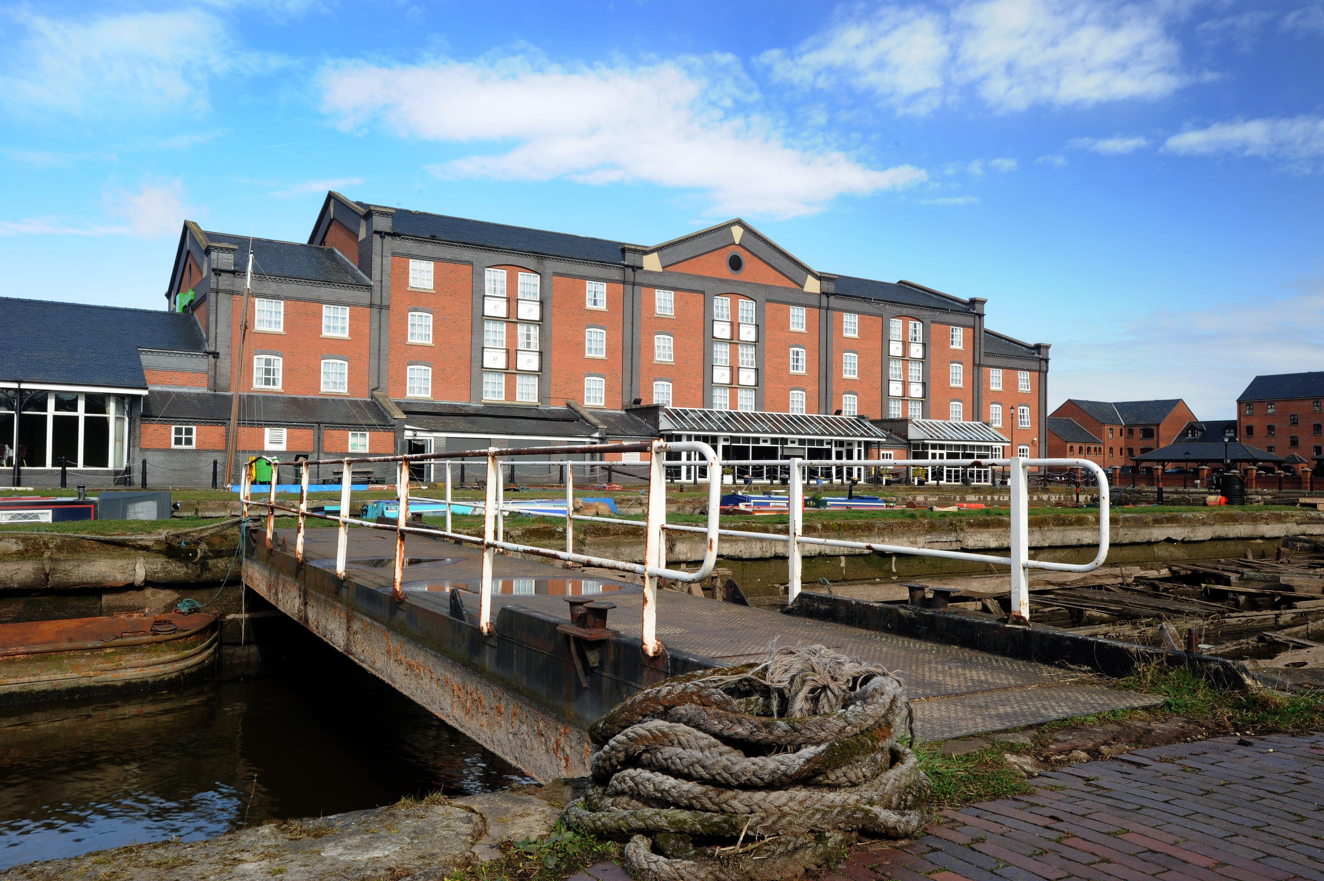 Holiday Inn Ellesmere Port/Cheshire Oaks By Ihg Exterior foto