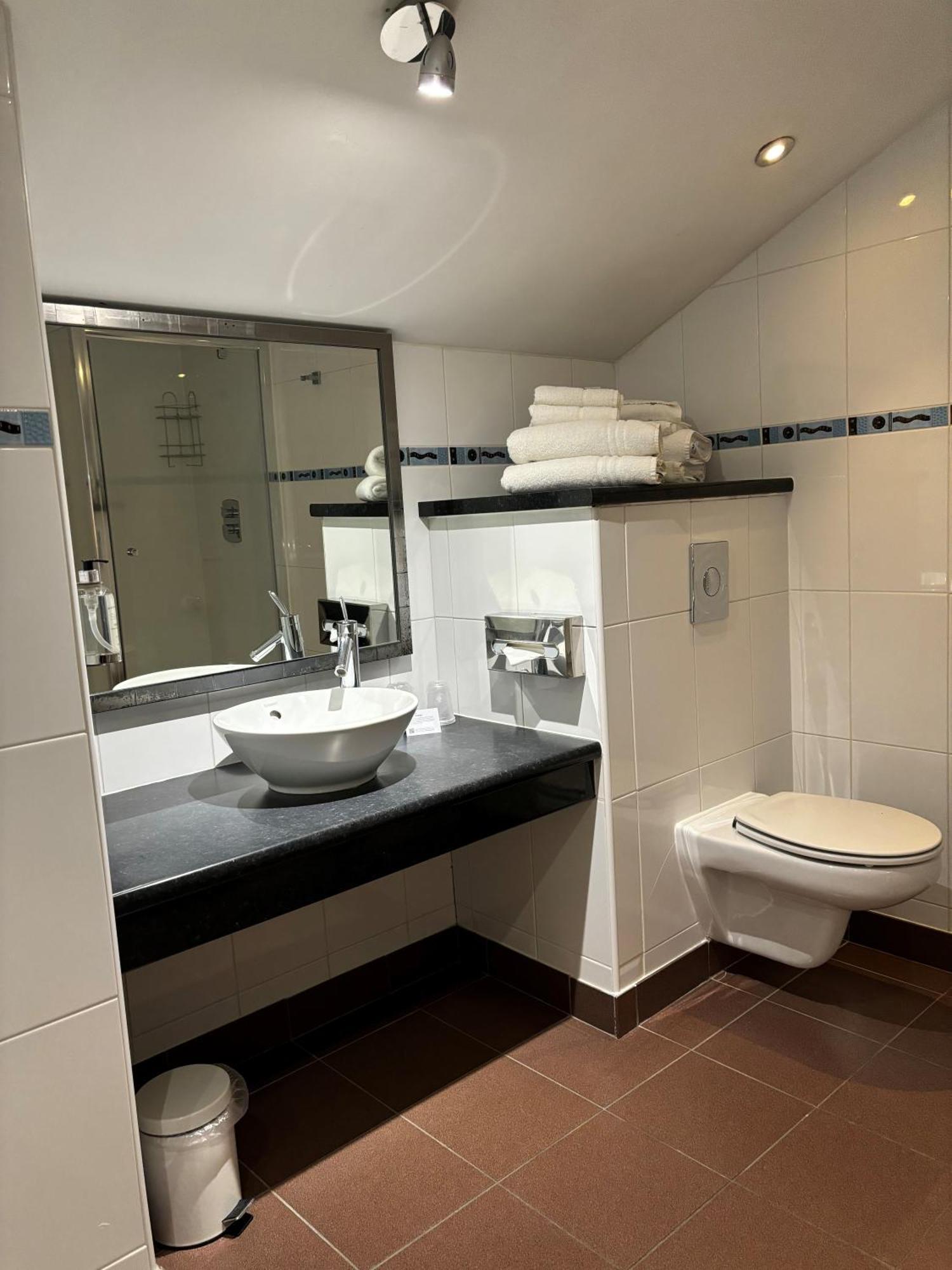 Holiday Inn Ellesmere Port/Cheshire Oaks By Ihg Exterior foto