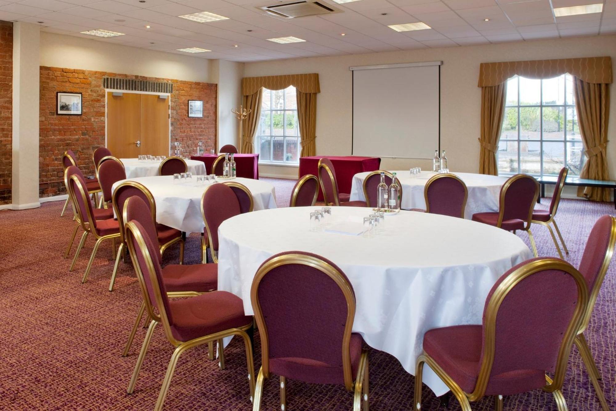 Holiday Inn Ellesmere Port/Cheshire Oaks By Ihg Exterior foto